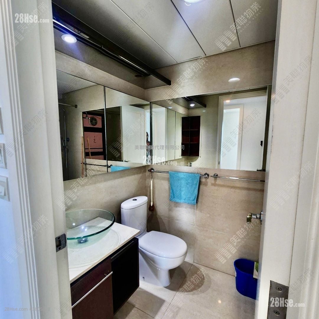 bathroom: Anglers' Bay Sell 2 Bedrooms , 1 Bathroom 469 ft²