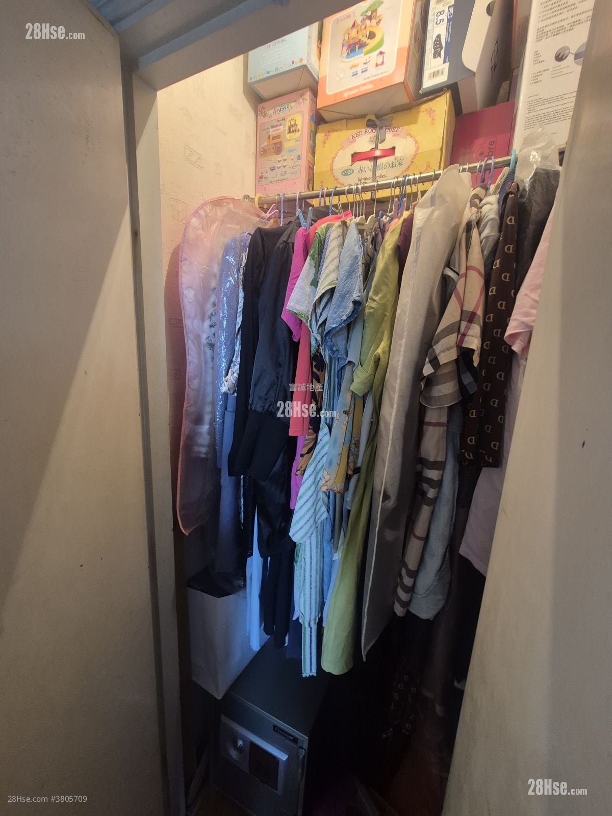 慈爱苑 售盘 3 房 , 1 浴室 645 平方尺