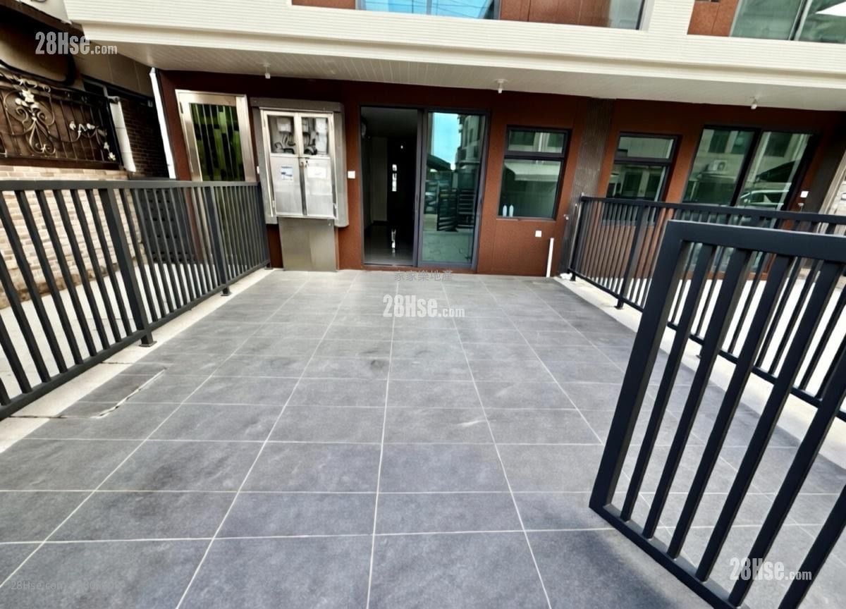 Village Sell 2,100 ft²