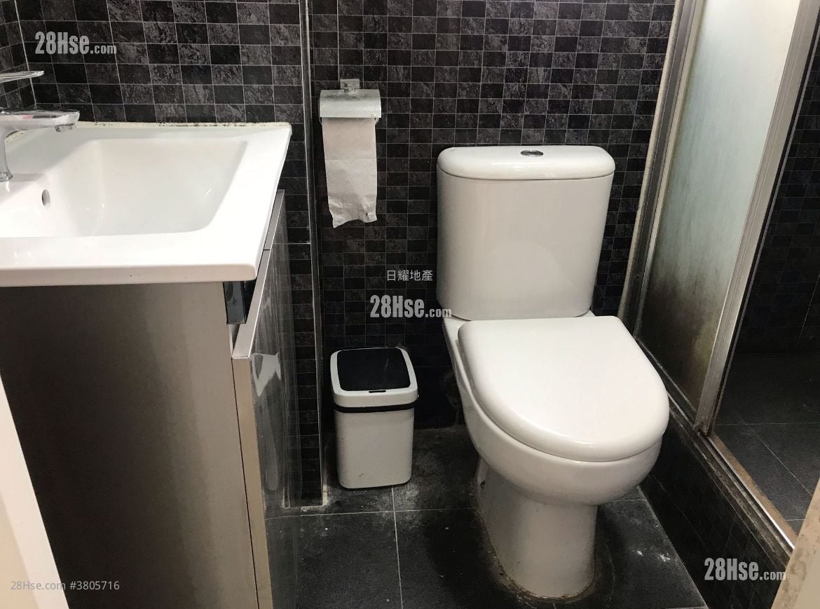 Tak Lee Building Rental 2 Bedrooms , 1 Bathroom 423 ft²