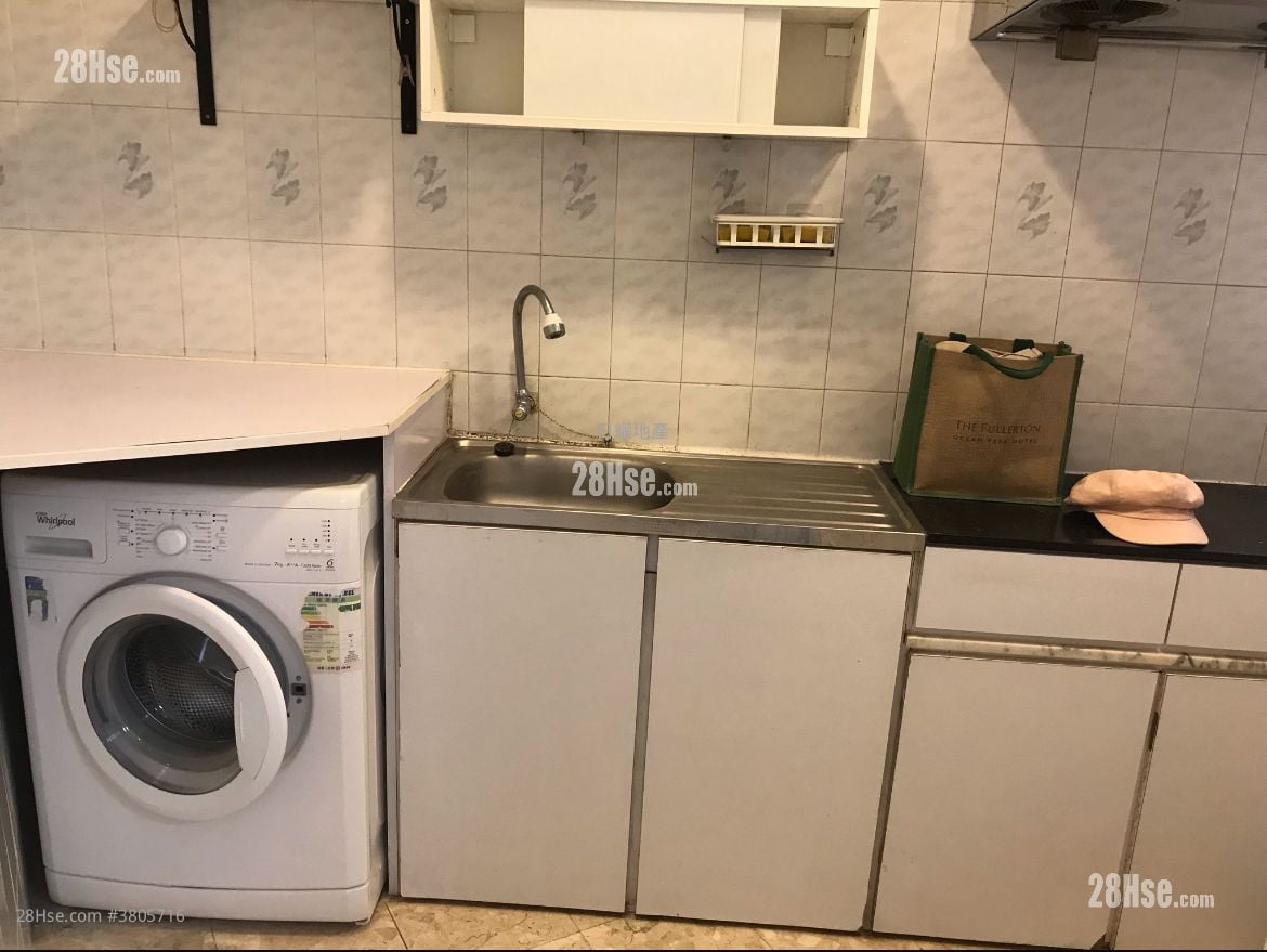 Tak Lee Building Rental 2 Bedrooms , 1 Bathroom 423 ft²