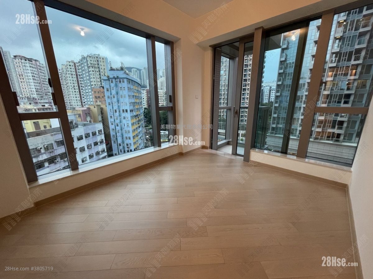 Grand Central Sell 3 Bedrooms 830 ft²