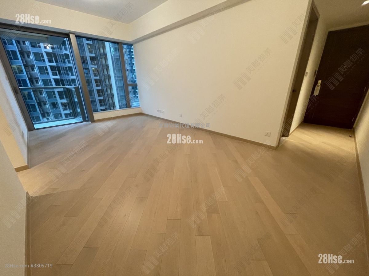 Grand Central Sell 3 Bedrooms 830 ft²