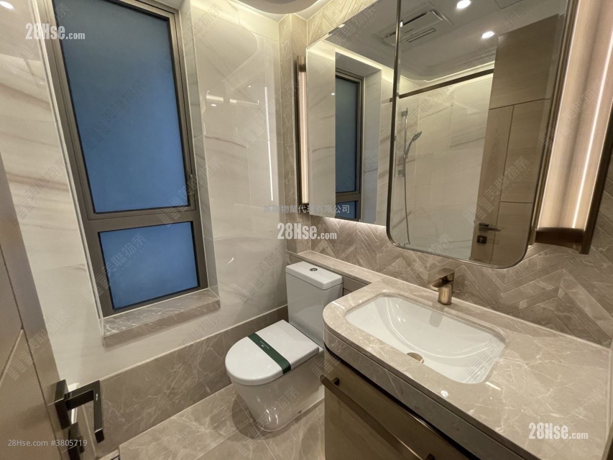 Grand Central Sell 3 Bedrooms 830 ft²