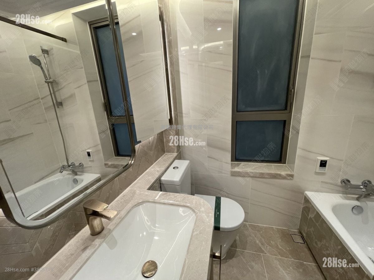 Grand Central Sell 3 Bedrooms 830 ft²