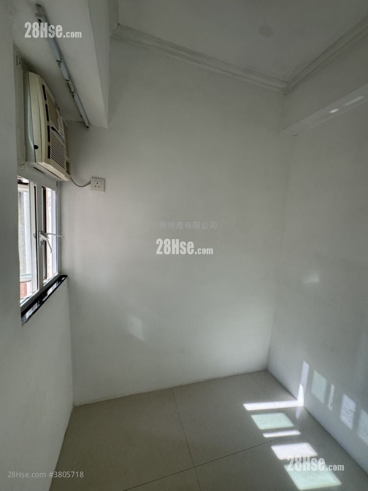 Cosmopolitan Estate Sell 3 Bedrooms 325 ft²