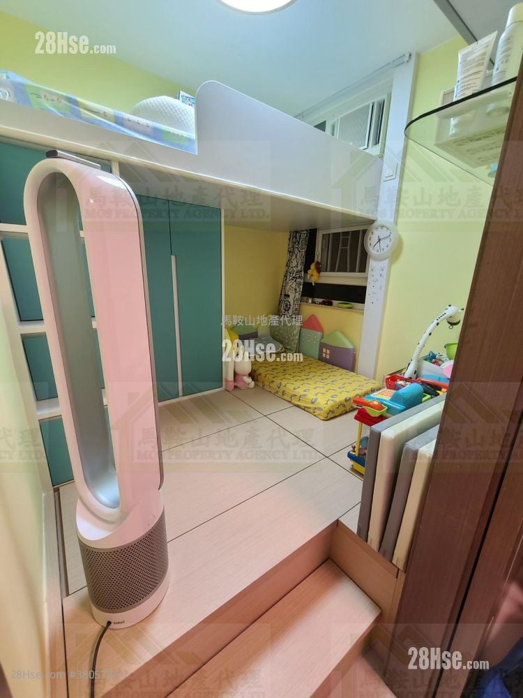 Kam Ying Court Sell 2 Bedrooms , 1 Bathroom 401 ft²