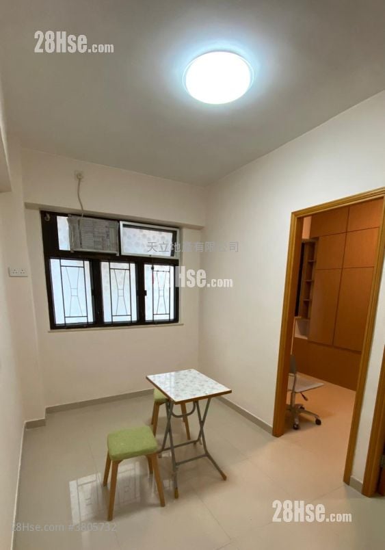 第一楼 租盘 2 房 , 1 浴室 299 平方尺