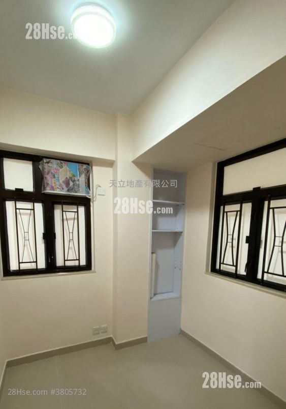 第一楼 租盘 2 房 , 1 浴室 299 平方尺