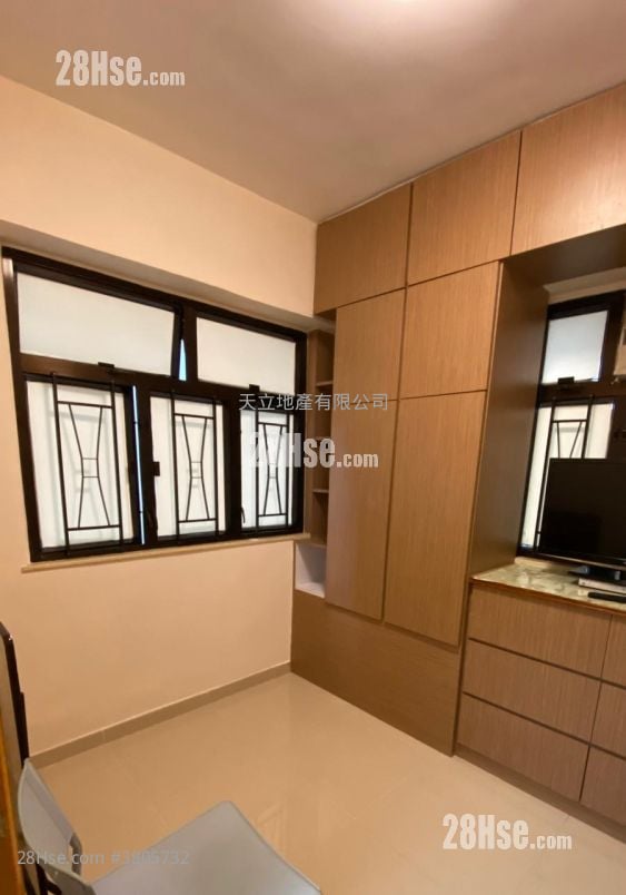 第一楼 租盘 2 房 , 1 浴室 299 平方尺