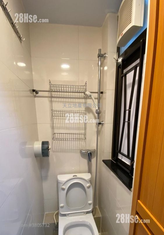 第一楼 租盘 2 房 , 1 浴室 299 平方尺