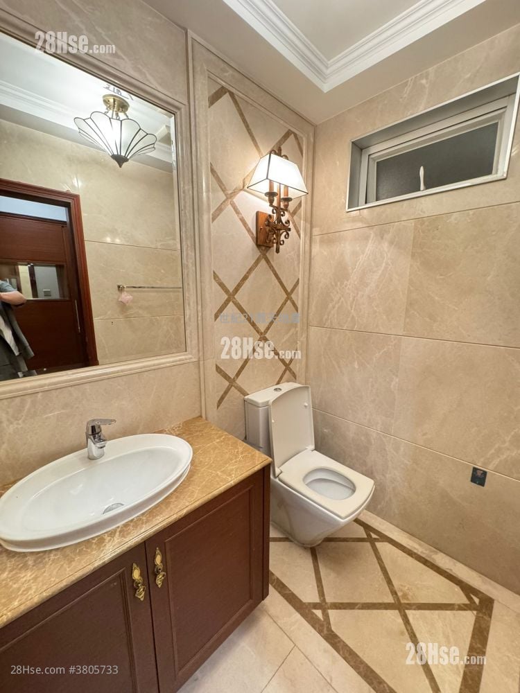 比华利山别墅 租盘 5+ 房 , 5+ 浴室 3,272 平方尺