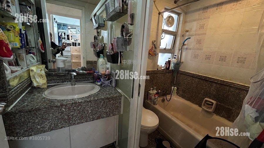 Kingswood Villas Sell 3 Bedrooms , 1 Bathroom 544 ft²