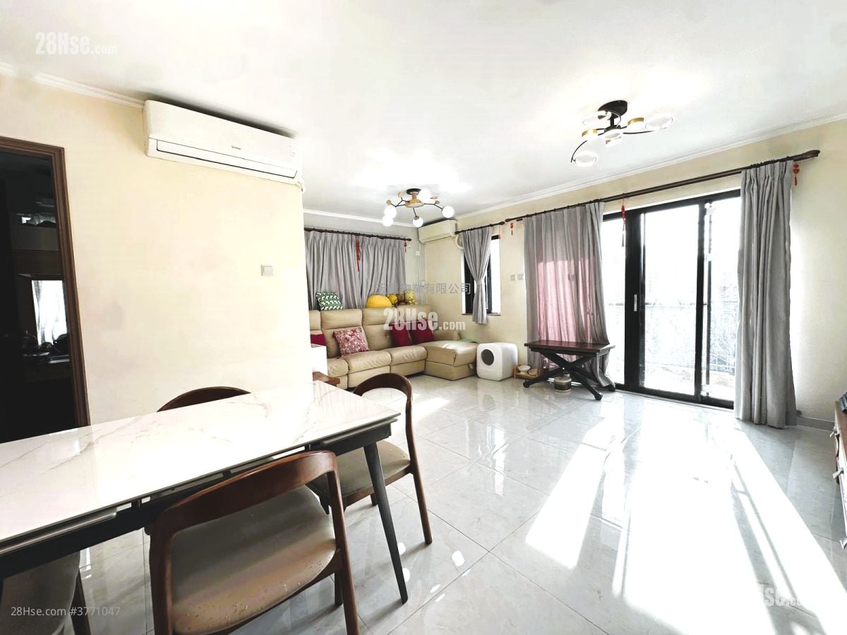 Yuen Long Village Sell 5+ Bedrooms , 1 Bathroom 700 ft²