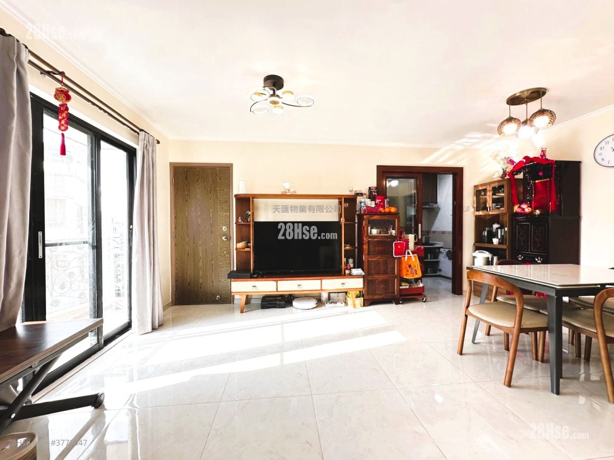 Yuen Long Village Sell 5+ Bedrooms , 1 Bathroom 700 ft²