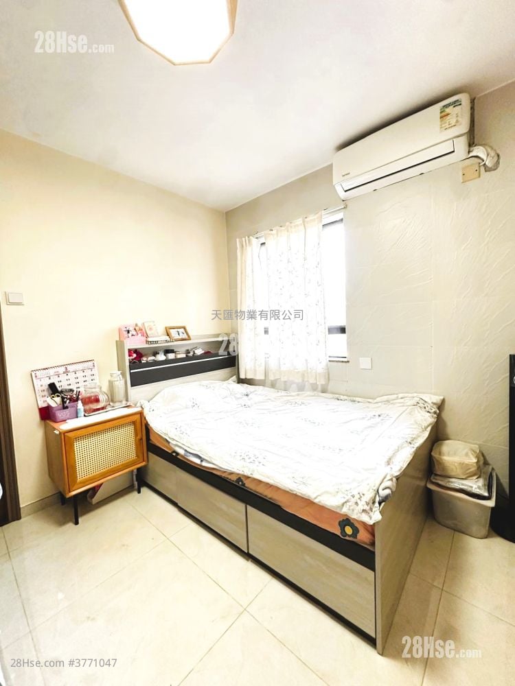 Yuen Long Village Sell 5+ Bedrooms , 1 Bathroom 700 ft²
