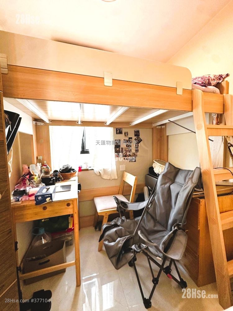 Yuen Long Village Sell 5+ Bedrooms , 1 Bathroom 700 ft²