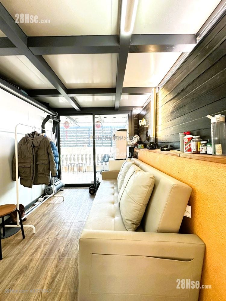 Yuen Long Village Sell 5+ Bedrooms , 1 Bathroom 700 ft²