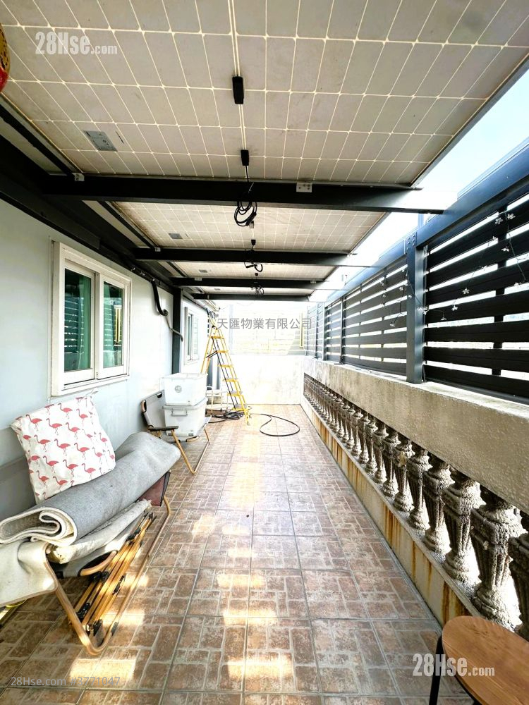 Yuen Long Village Sell 5+ Bedrooms , 1 Bathroom 700 ft²