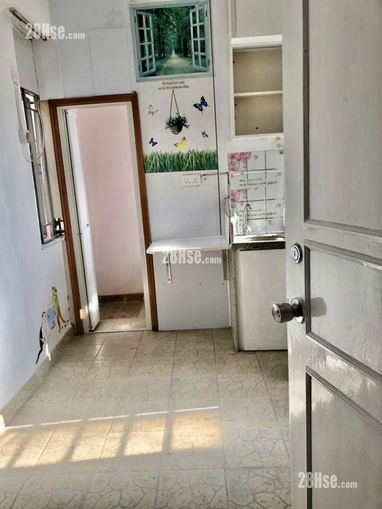 Tung On Court Rental 242 ft²