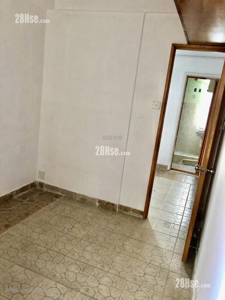 Tung On Court Rental 242 ft²