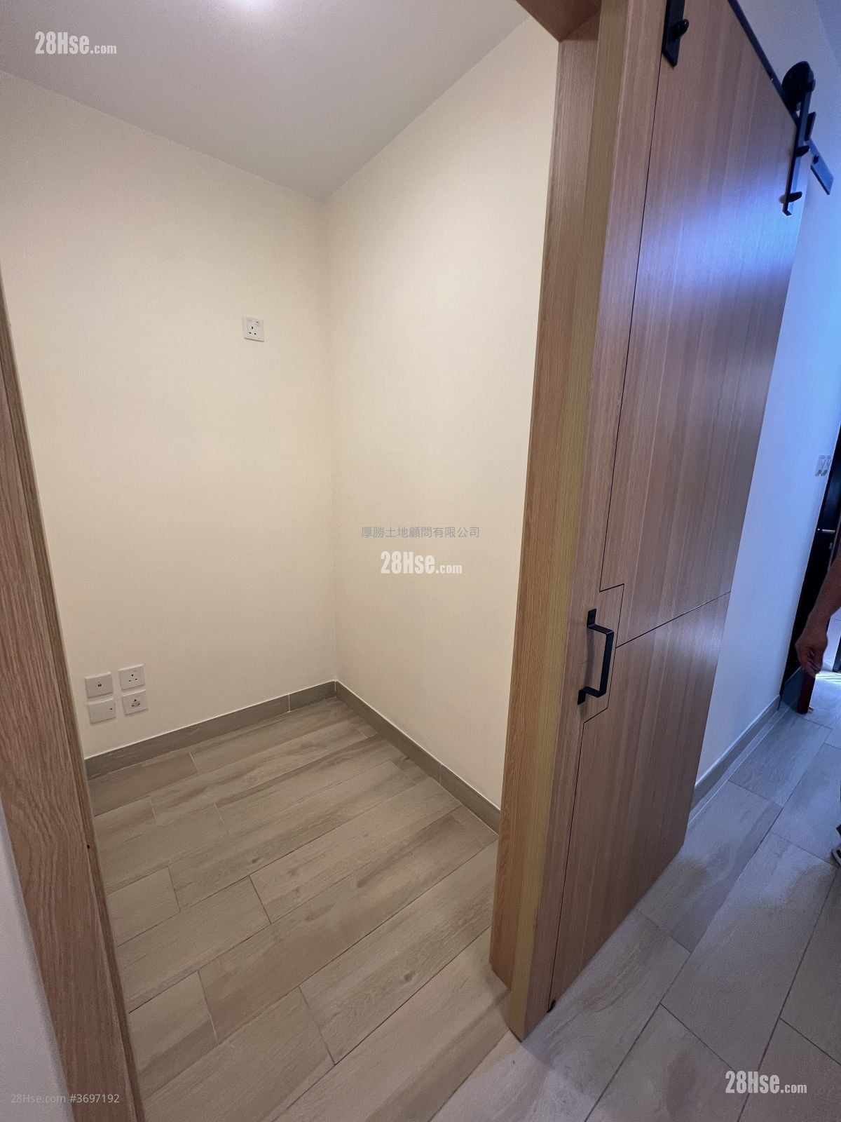 村屋 租盤 1 房 , 1 浴室 360 平方呎