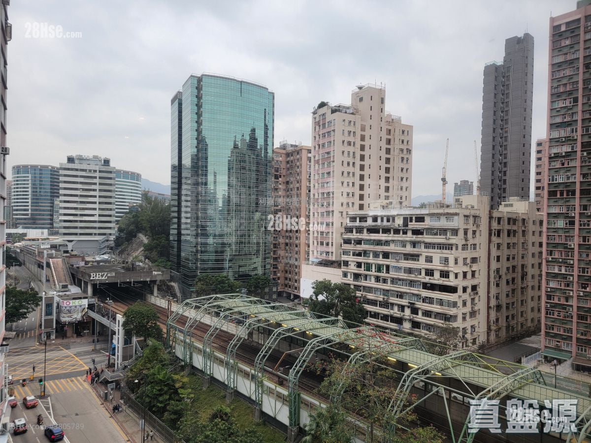 Macpherson Place Sell 2 Bedrooms , 1 Bathroom 555 ft²