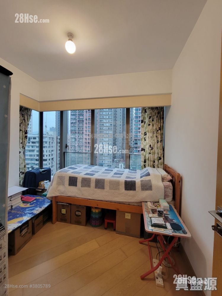 Macpherson Place Sell 2 Bedrooms , 1 Bathroom 555 ft²