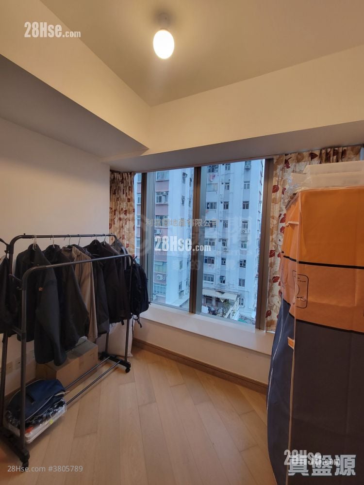 Macpherson Place Sell 2 Bedrooms , 1 Bathroom 555 ft²