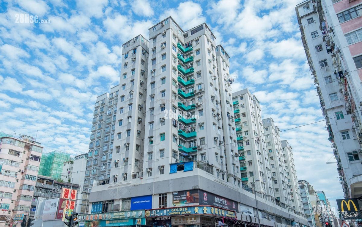 Golden Building Sell 2 Bedrooms , 1 Bathroom 347 ft²