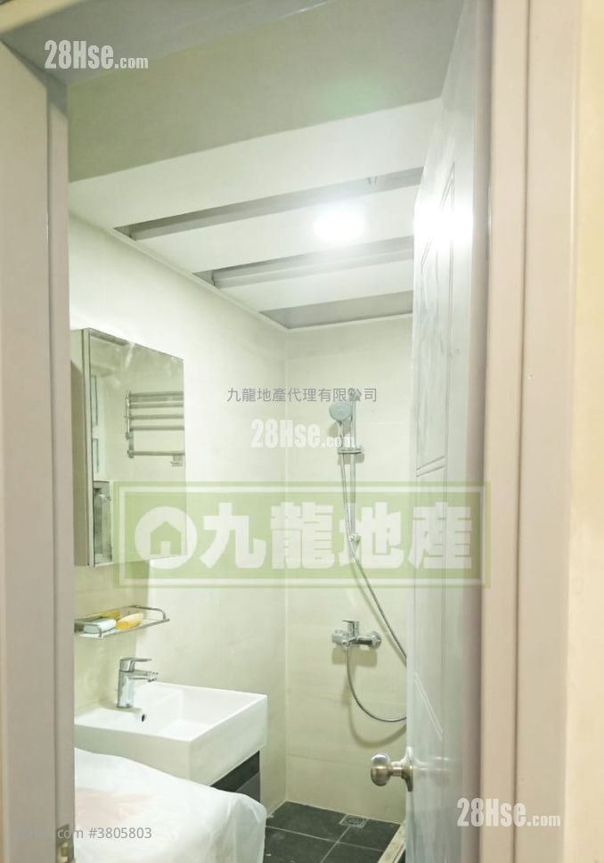 Golden Building Sell 2 Bedrooms , 1 Bathroom 347 ft²