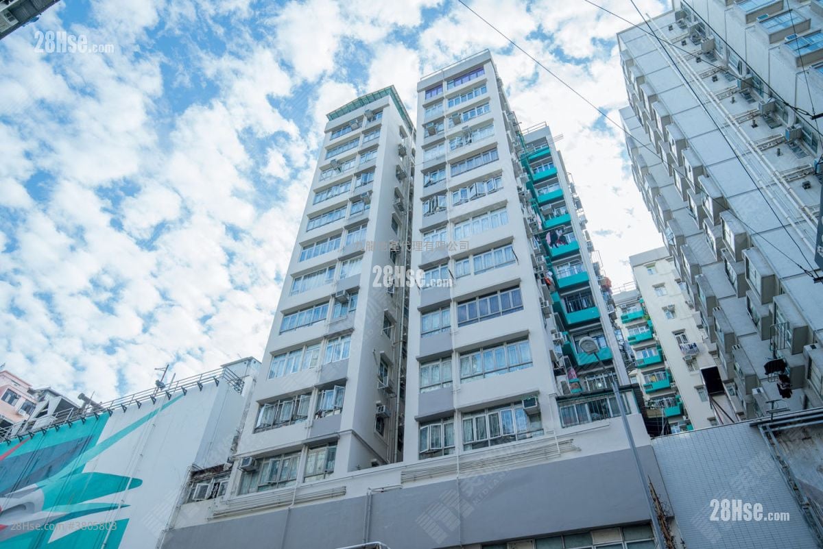 Golden Building Sell 2 Bedrooms , 1 Bathroom 347 ft²