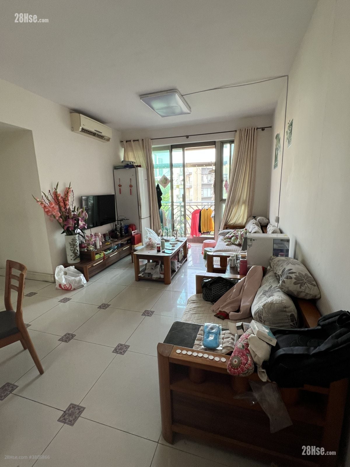 Uptown Rental 4 Bedrooms , 2 Bathrooms 901 ft²