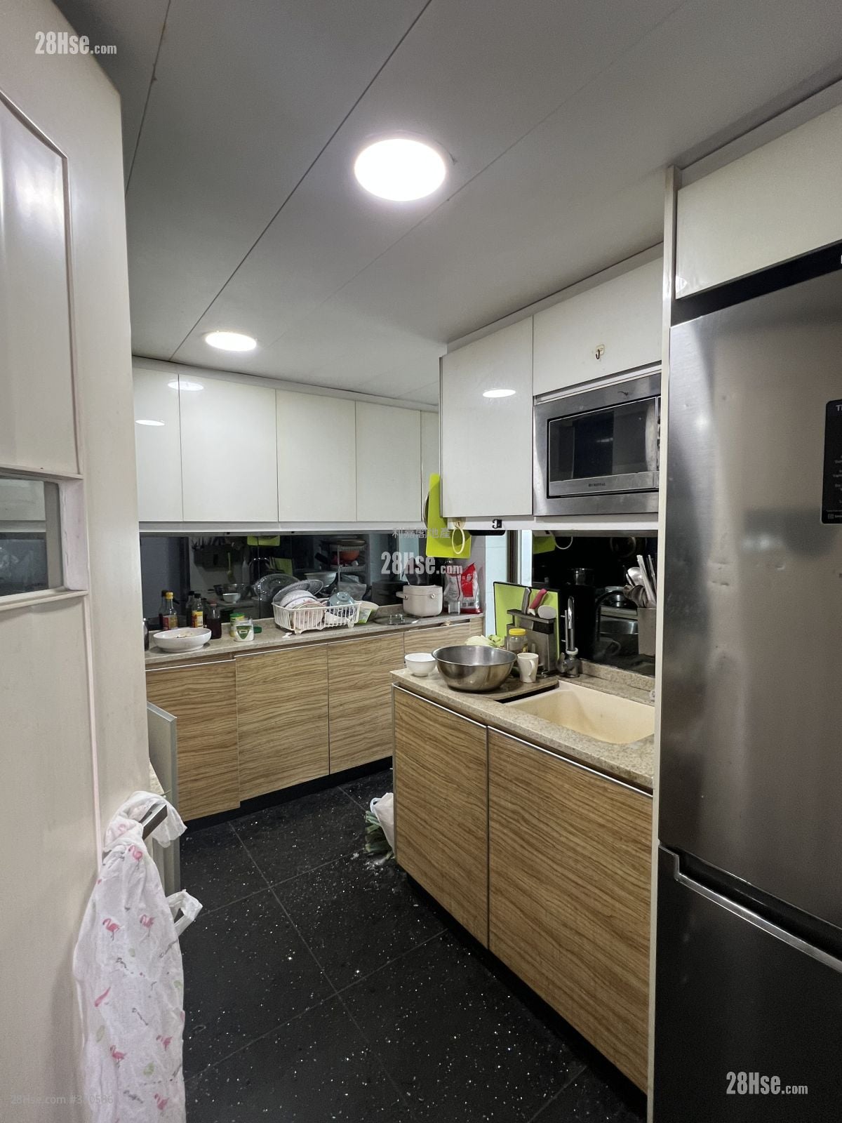 Uptown Rental 4 Bedrooms , 2 Bathrooms 901 ft²