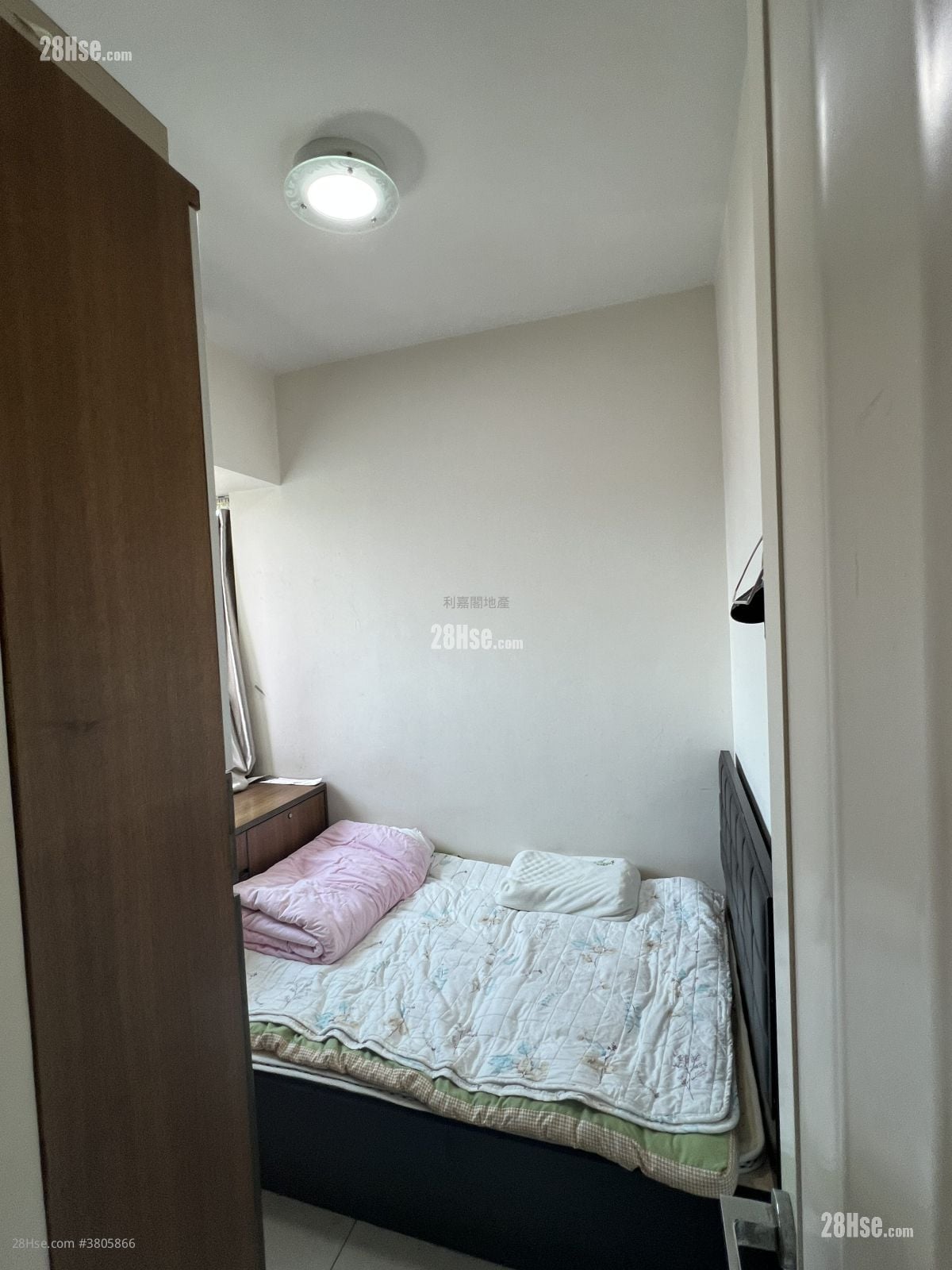 Uptown Rental 4 Bedrooms , 2 Bathrooms 901 ft²