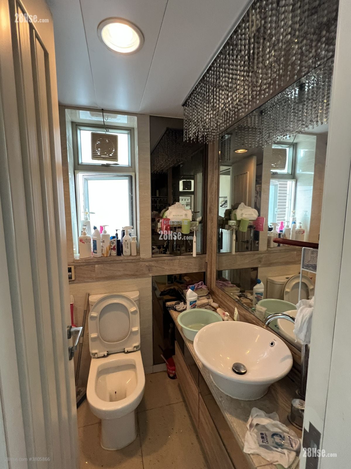 Uptown Rental 4 Bedrooms , 2 Bathrooms 901 ft²