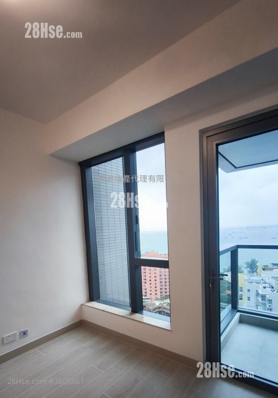 Gold Coast Bay Rental 220 ft²