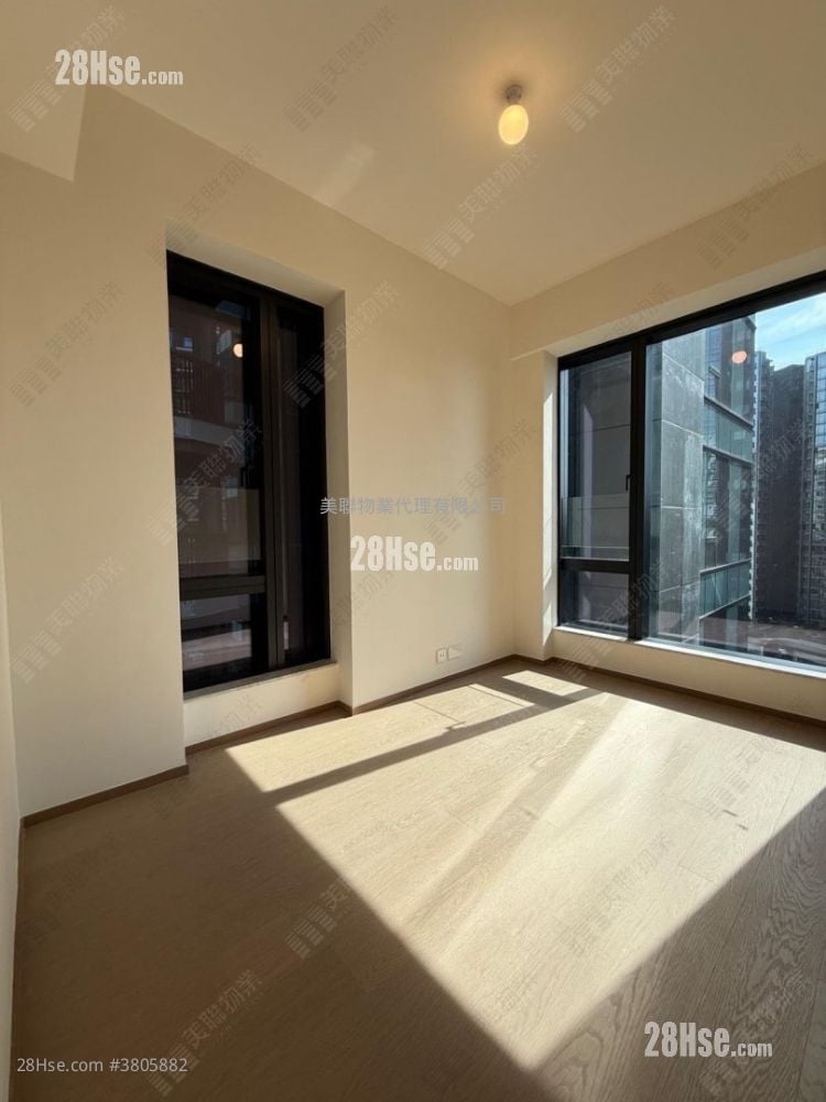 Onmantin Rental 3 Bedrooms , 3 Bathrooms 899 ft²