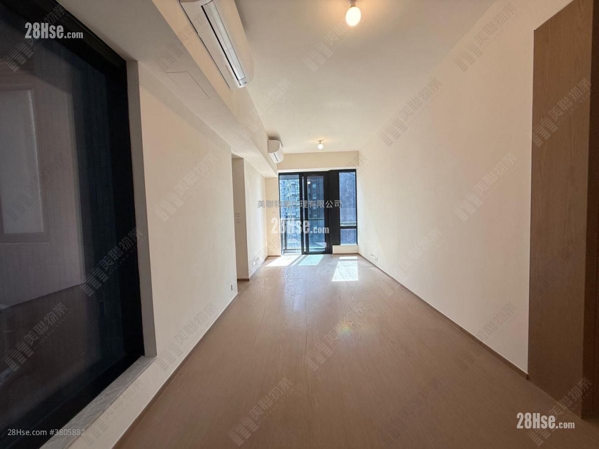 Onmantin Rental 3 Bedrooms , 3 Bathrooms 899 ft²