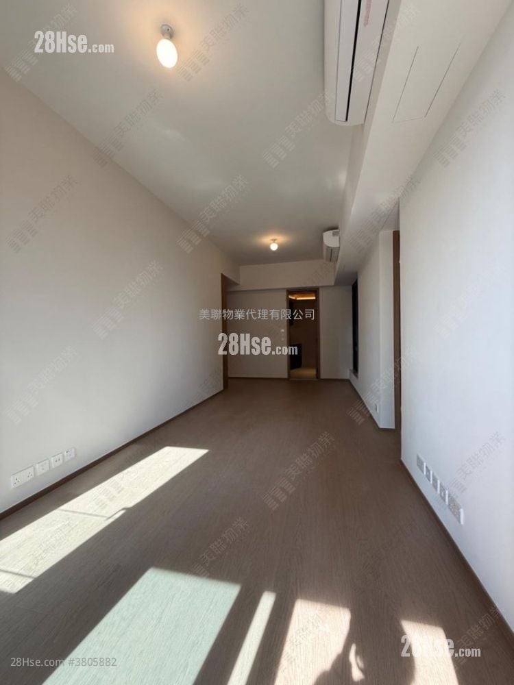 Onmantin Rental 3 Bedrooms , 3 Bathrooms 899 ft²