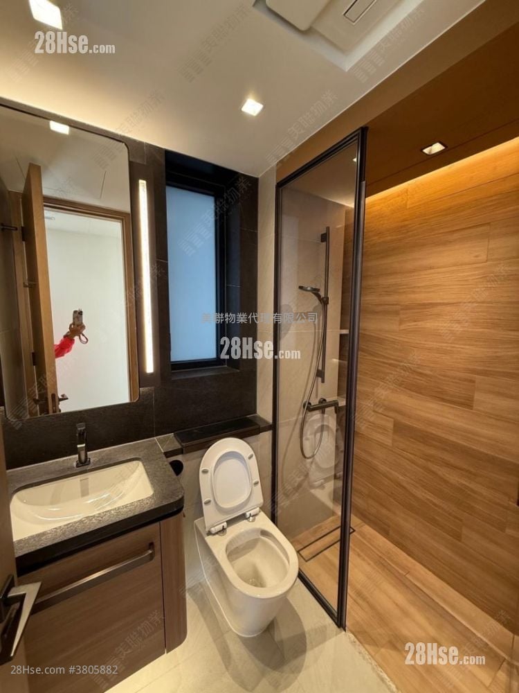 Onmantin Rental 3 Bedrooms , 3 Bathrooms 899 ft²