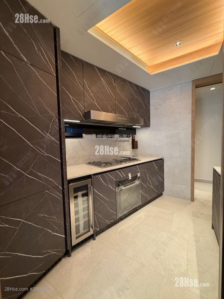 Onmantin Rental 3 Bedrooms , 3 Bathrooms 899 ft²