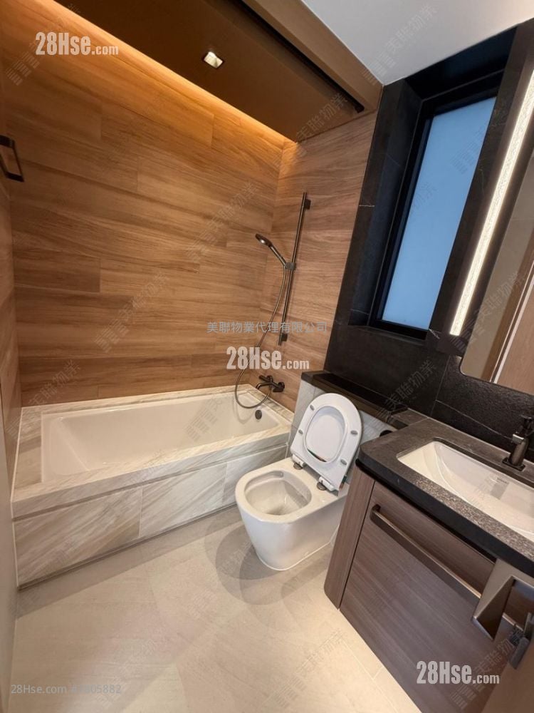 Onmantin Rental 3 Bedrooms , 3 Bathrooms 899 ft²