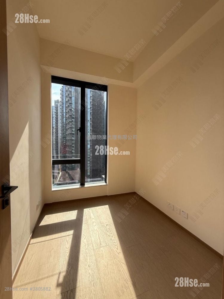 Onmantin Rental 3 Bedrooms , 3 Bathrooms 899 ft²