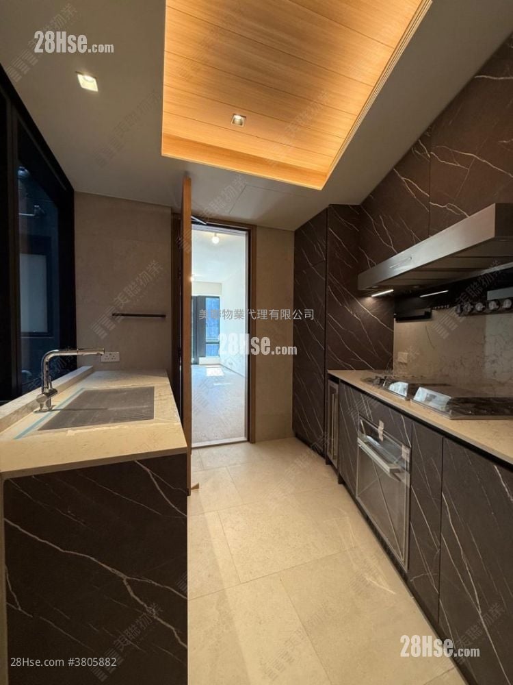 Onmantin Rental 3 Bedrooms , 3 Bathrooms 899 ft²