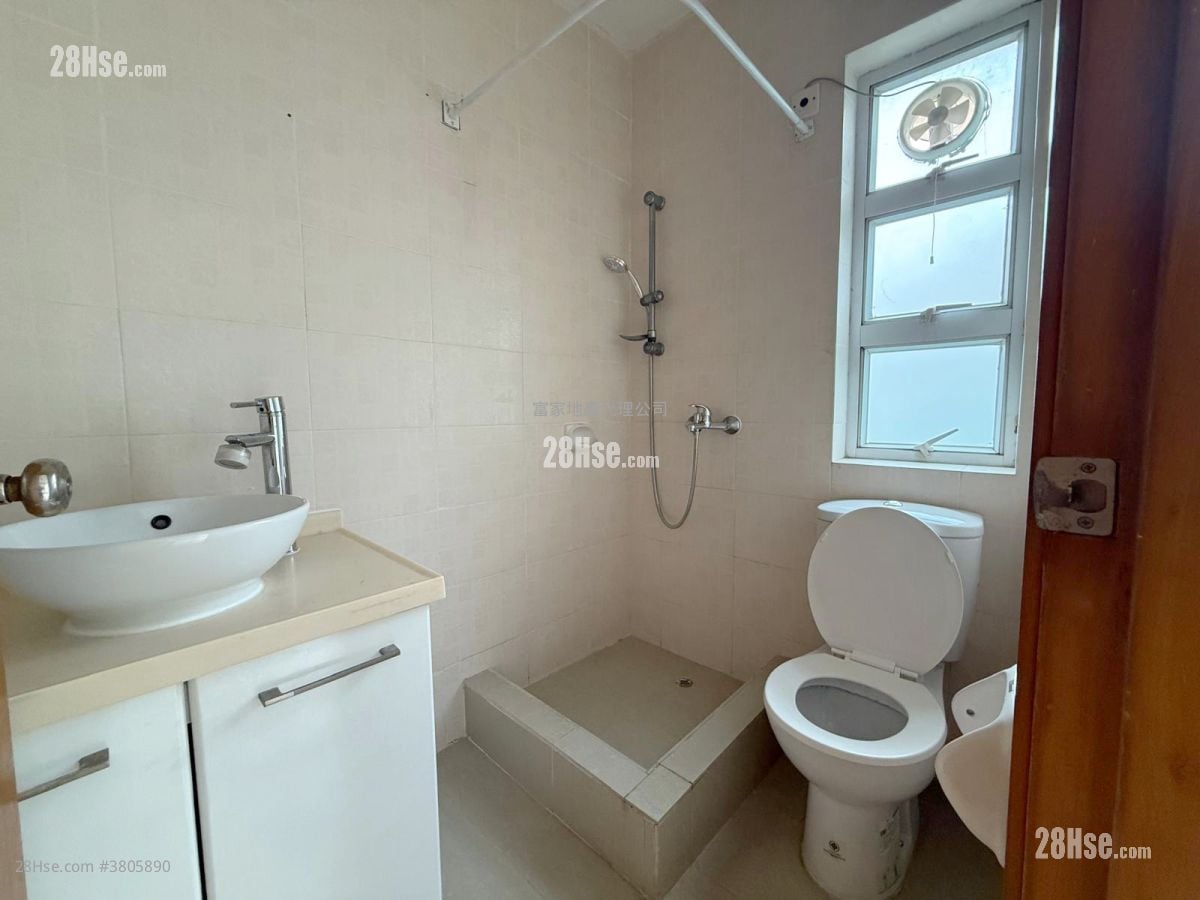 村屋 租盘 3 房 , 2 浴室 700 平方尺