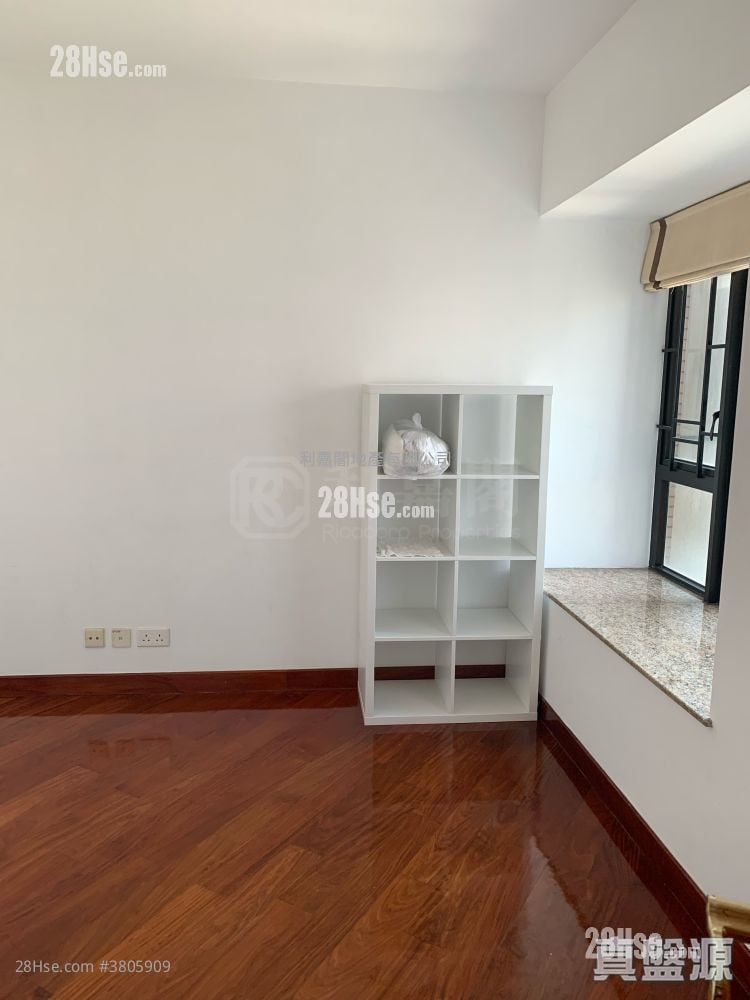 The Arch Sell 1 Bedroom , 1 Bathroom 398 ft²