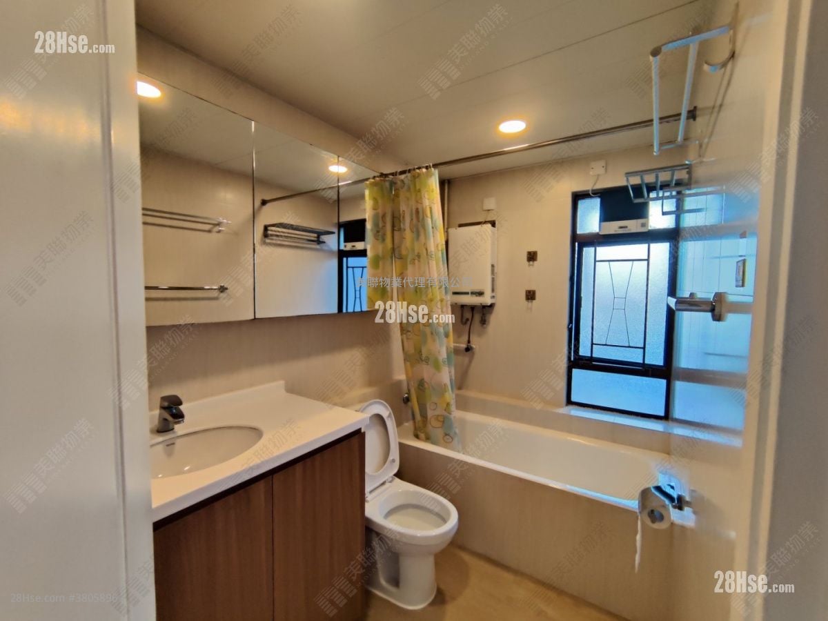 华景山庄 售盘 3 房 , 2 浴室 1,057 平方尺