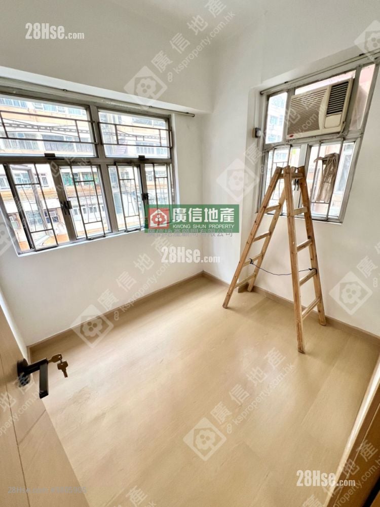 Cosmopolitan Estate Sell 2 Bedrooms , 1 Bathroom 320 ft²