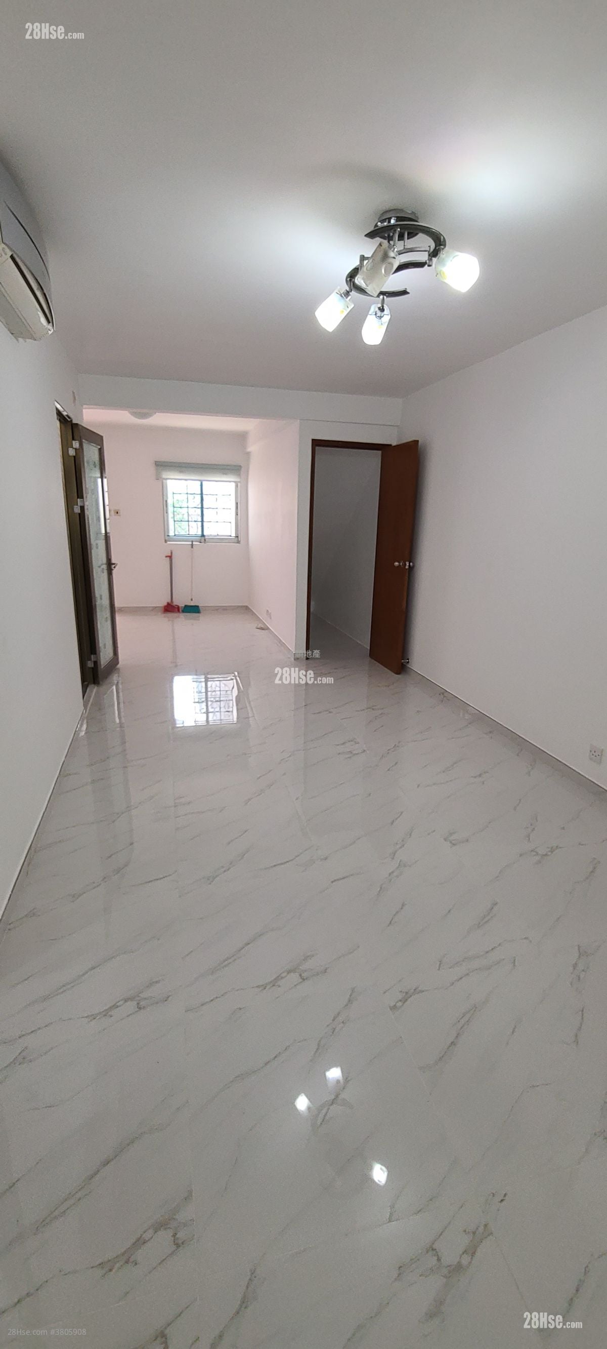 村屋 售盘 2 房 , 1 浴室